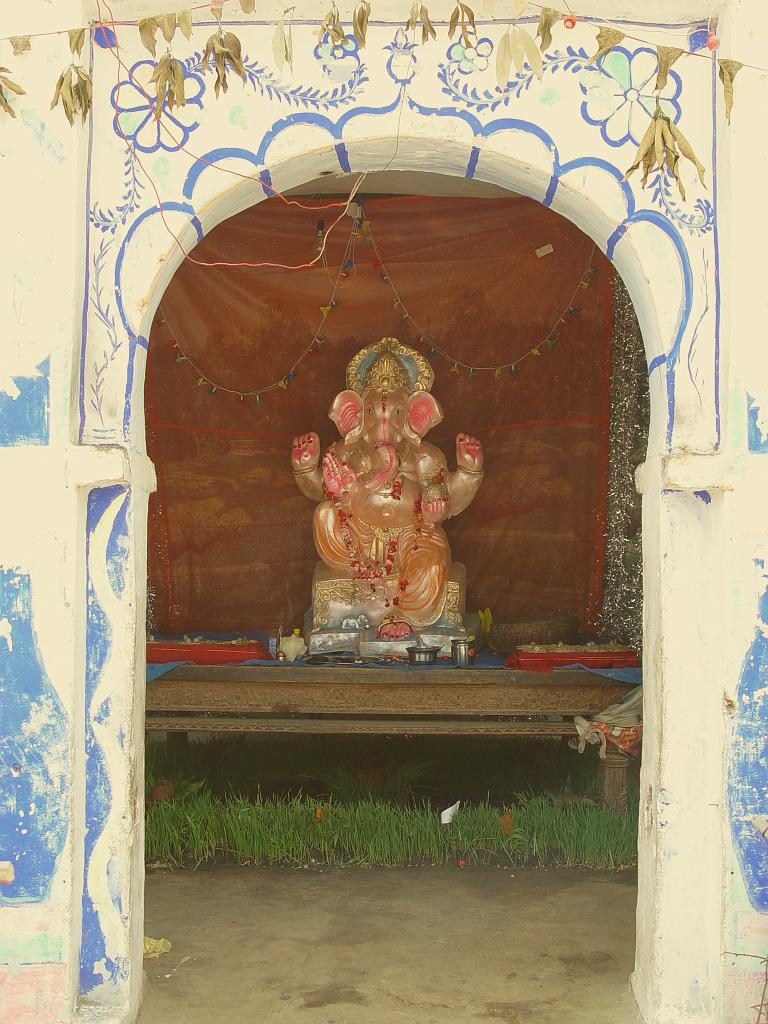 2008-09-12_10-46-58_sanchi_037.jpg - ganesh