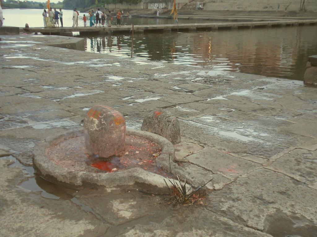 2008-09-13_18-03-16_ujain_057.jpg - lingam: Shiva