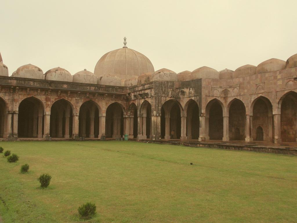 2008-09-15_10-46-00_mandu_131.jpg - visite de la mosquée du vendredi