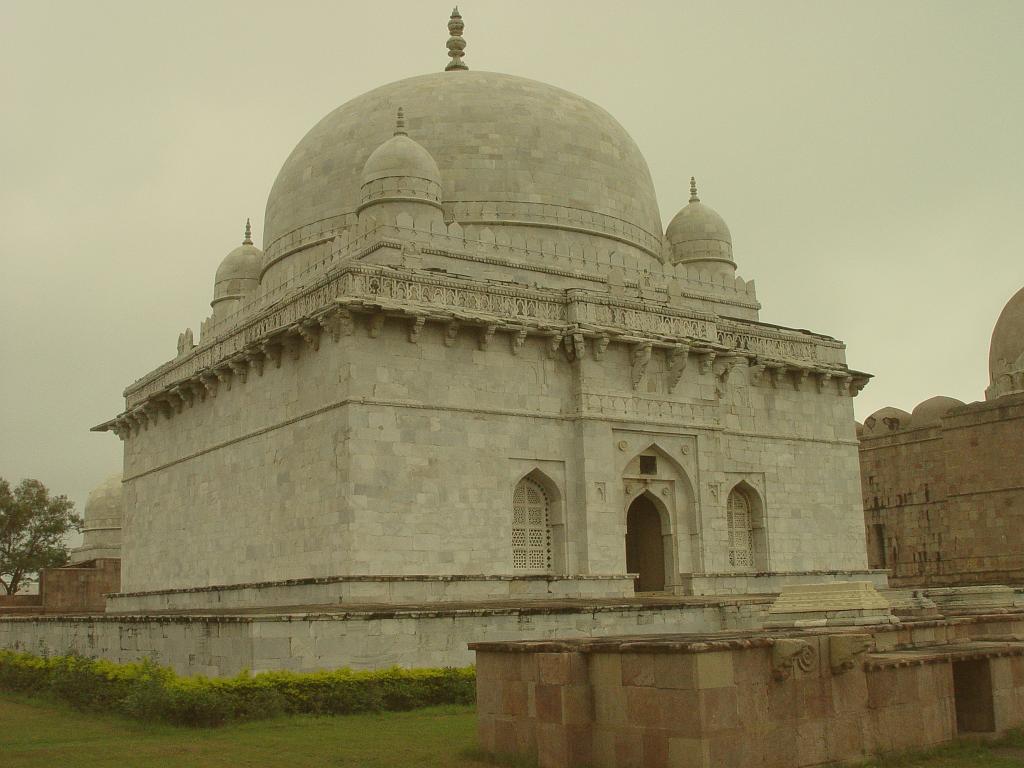 2008-09-15_11-15-55_mandu_147.jpg - mausolée en marbre