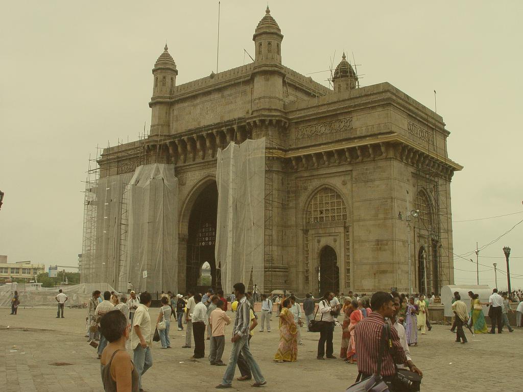 2008-09-20_14-20-00_mumbai_013.jpg - et la porte de l' Inde