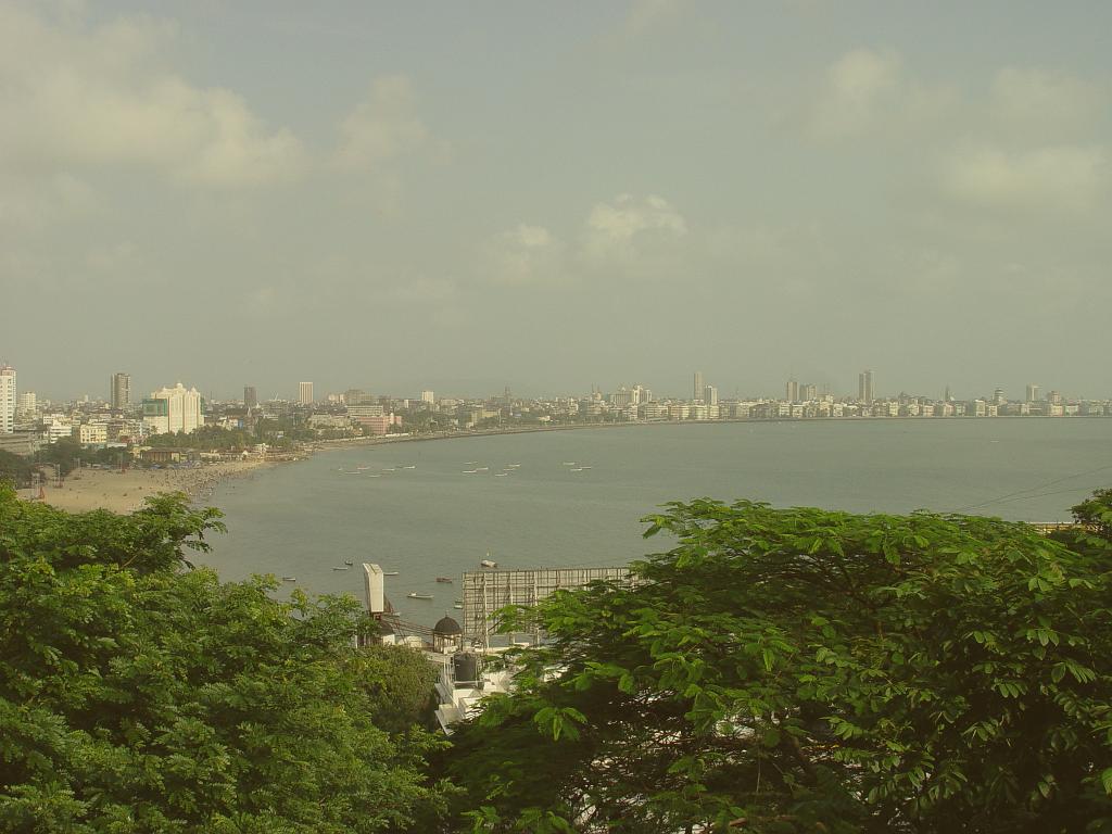 2008-09-21_16-20-57_mumbai_102.jpg - baie de Mumbai, vue des jardins suspendus
